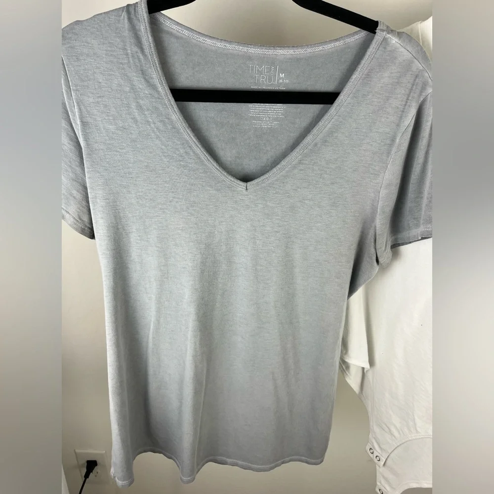 Basic tees/bodysuit bundle - Picture 2 of 7